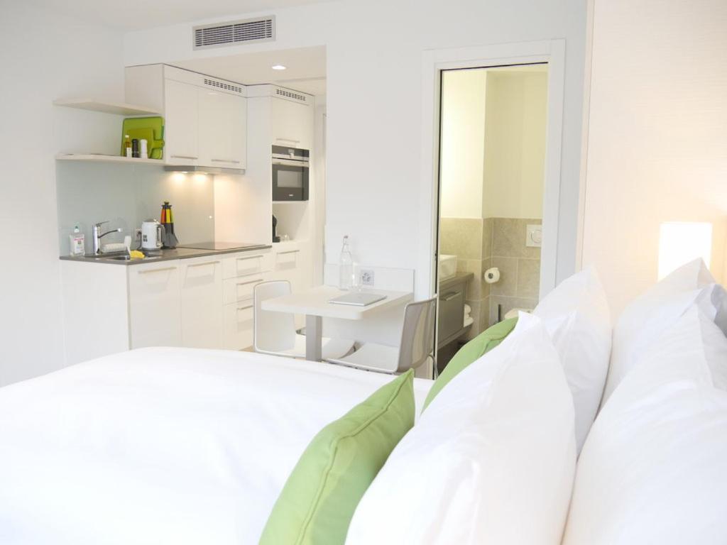 Base Vevey Hotel Phòng bức ảnh